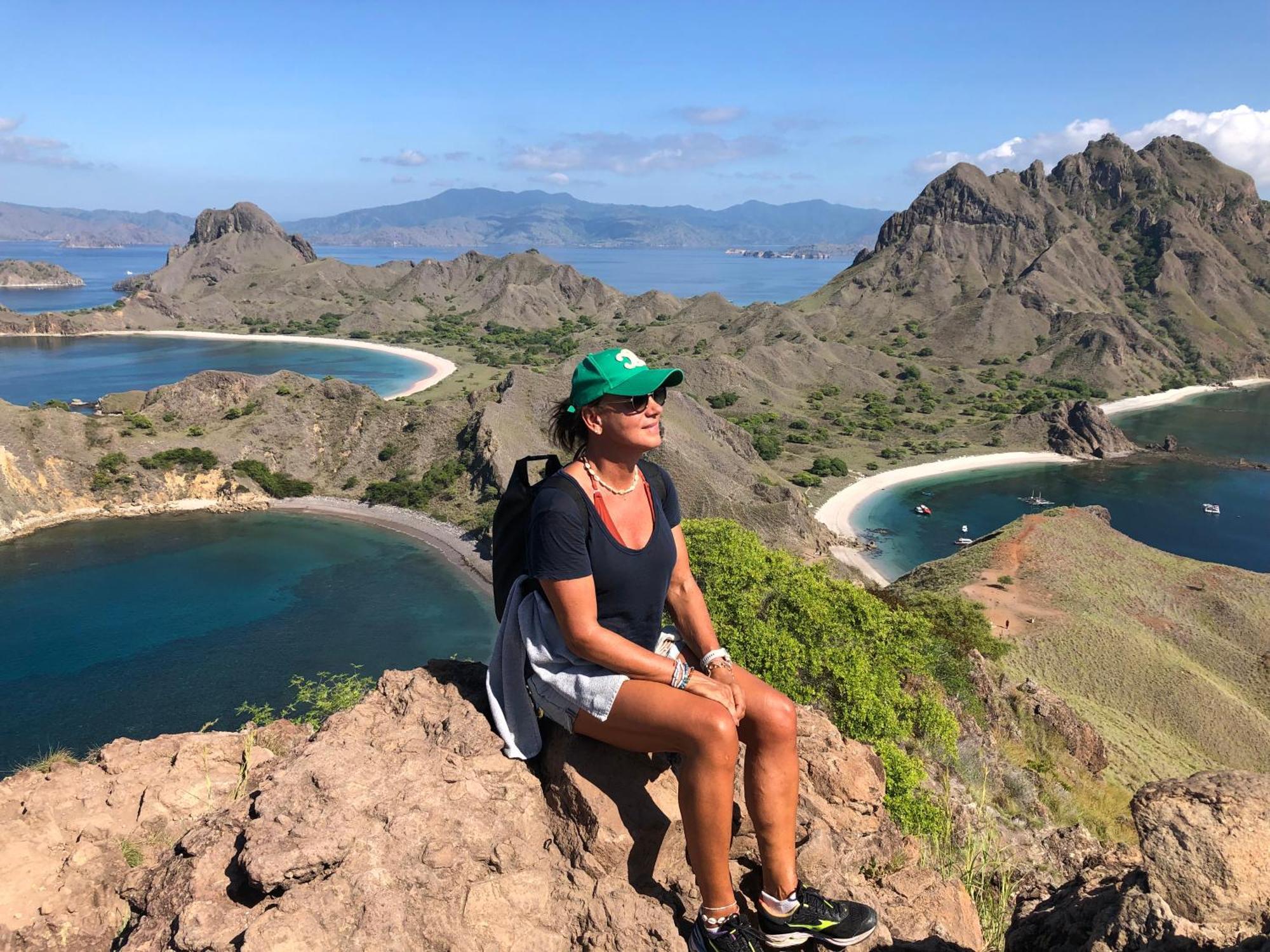 Dua Putri Komodo Homestay Exterior photo