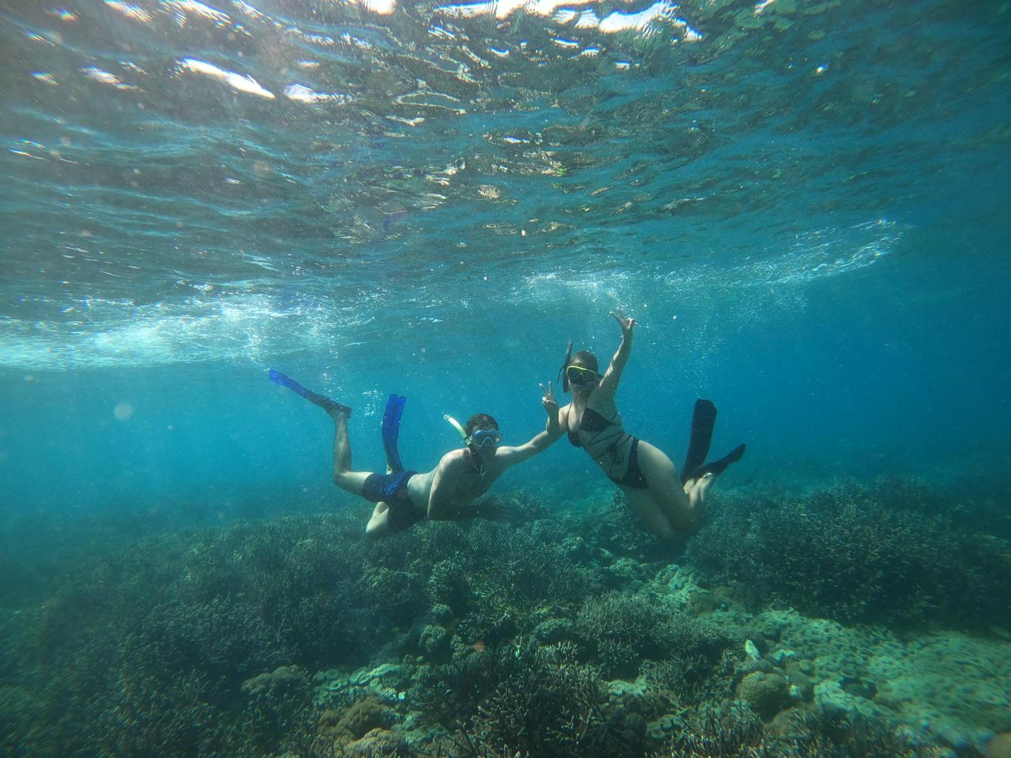 Dua Putri Komodo Homestay Exterior photo
